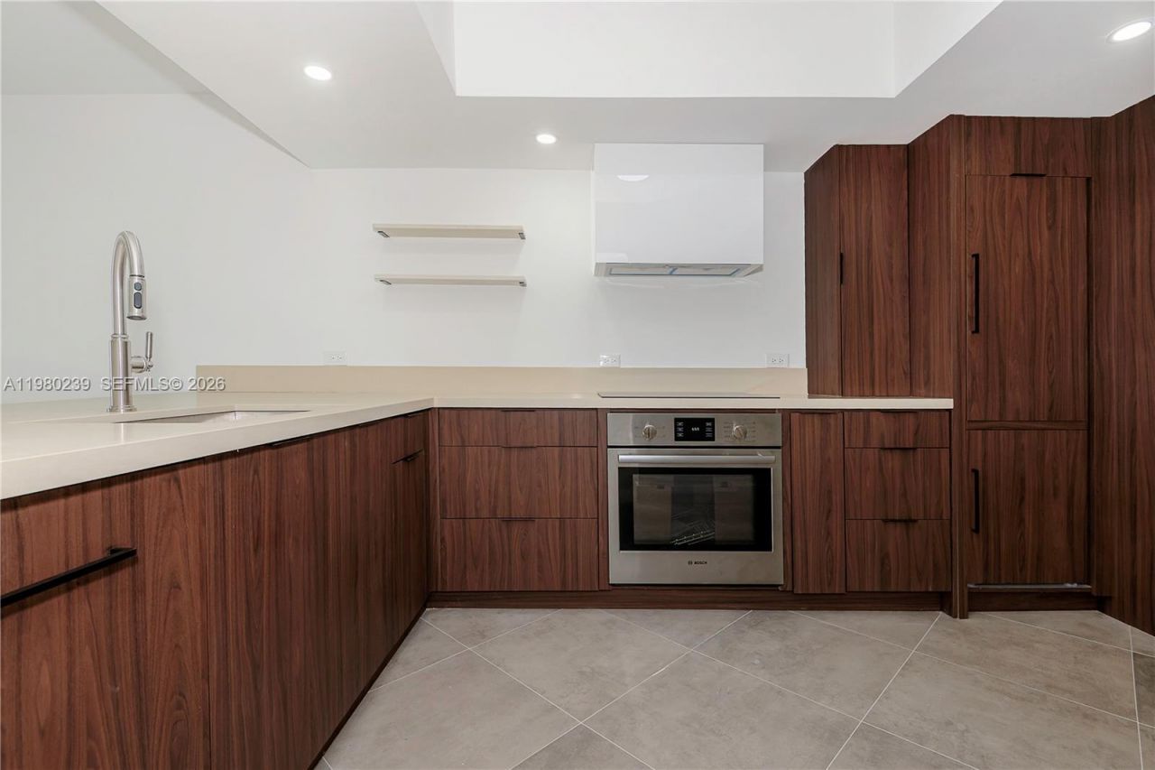 8855 W Collins Ave , Unit 6E, Surfside, FL 33154 Photo