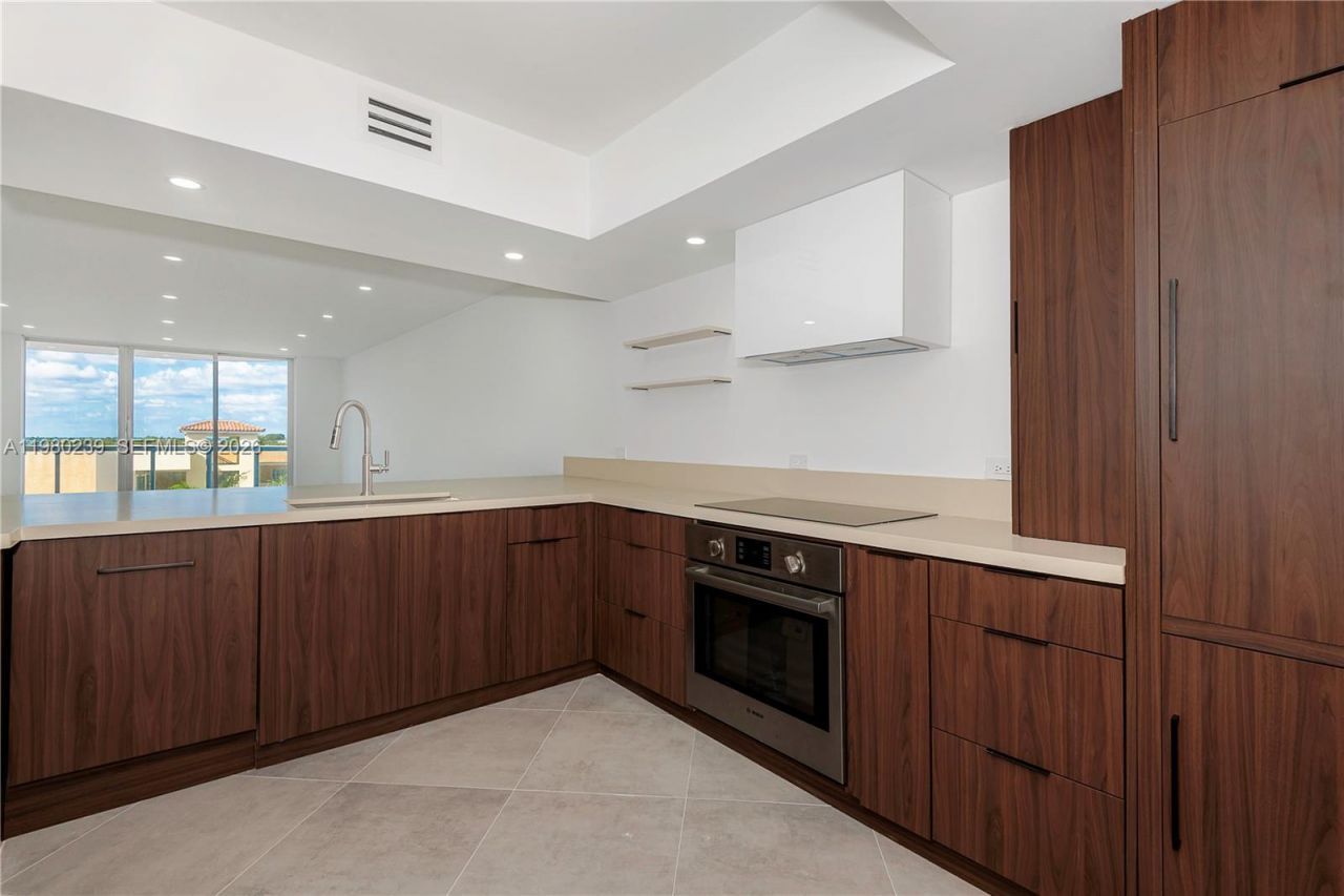 8855 W Collins Ave , Unit 6E, Surfside, FL 33154 Photo