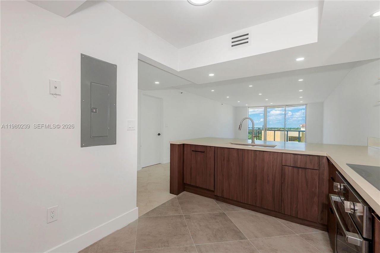 8855 W Collins Ave , Unit 6E, Surfside, FL 33154 Photo