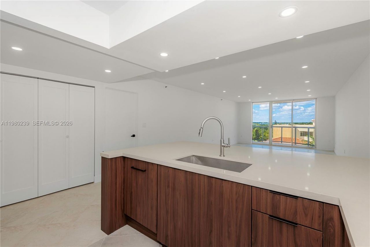 8855 W Collins Ave , Unit 6E, Surfside, FL 33154 Photo