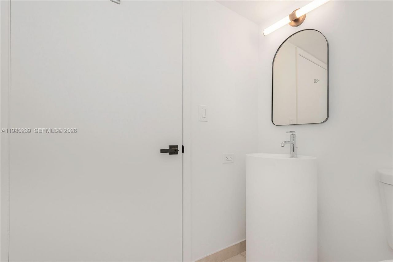 8855 W Collins Ave , Unit 6E, Surfside, FL 33154 Photo