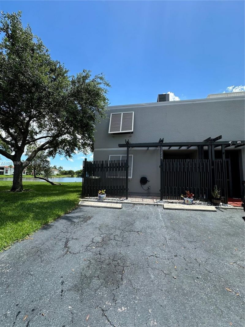 11228 NW 14th Ct , Pembroke Pines, FL 33026 Photo