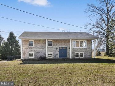 2401 BELAIR DRIVE, DOVER, PA 17315