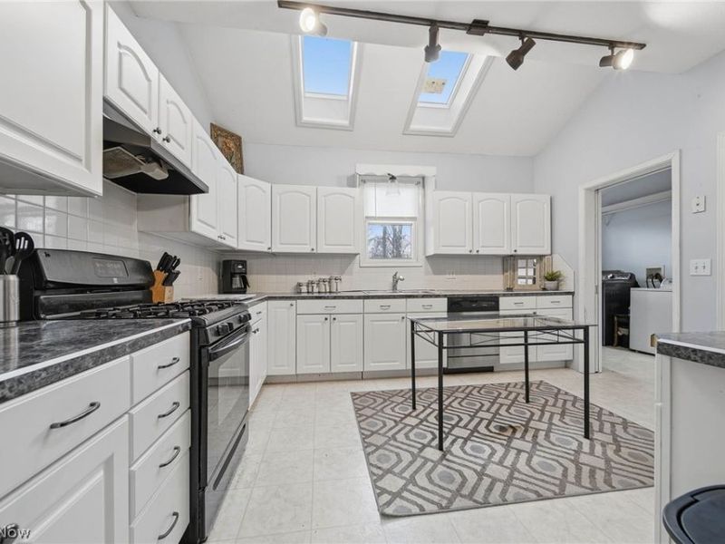 82 Dellenberger Avenue , Akron, OH 44312 Photo 7