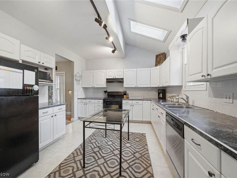 82 Dellenberger Avenue , Akron, OH 44312 Photo 8