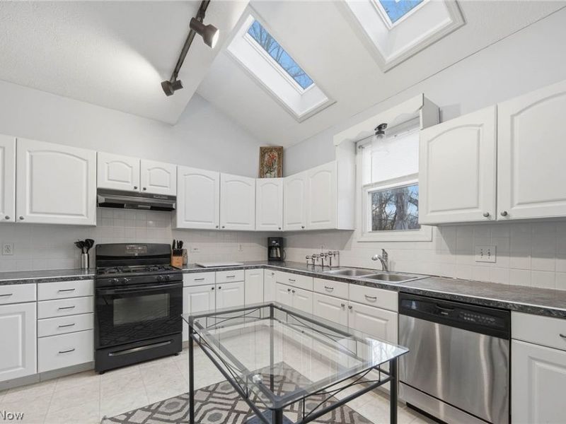 82 Dellenberger Avenue , Akron, OH 44312 Photo 9