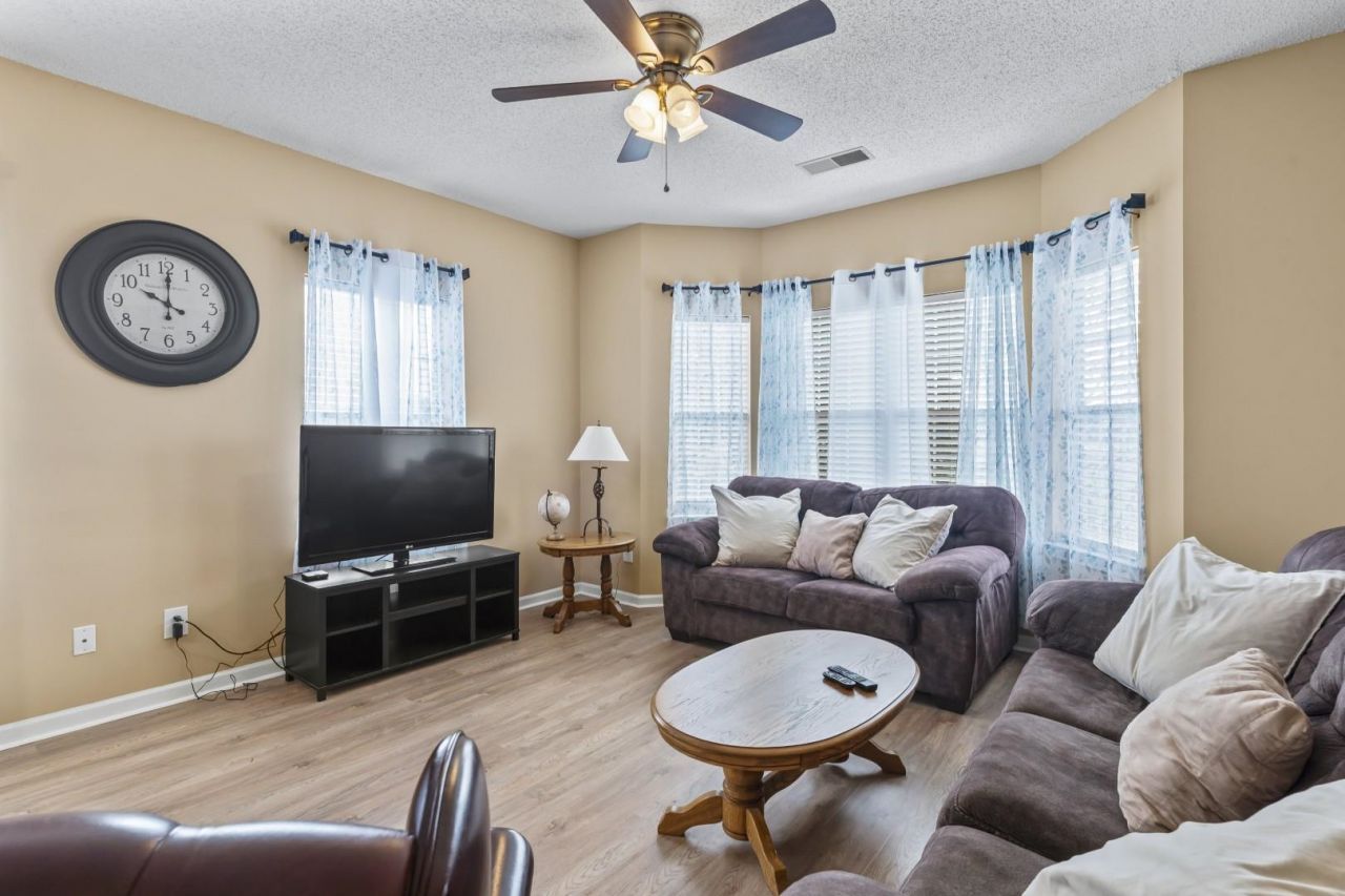 4574 Girvan Dr.  Photo 19