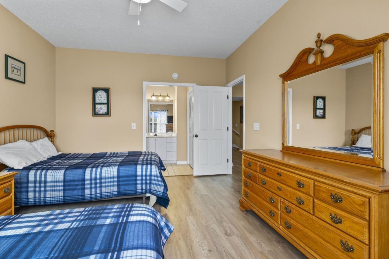 4574 Girvan Dr.  Photo 22