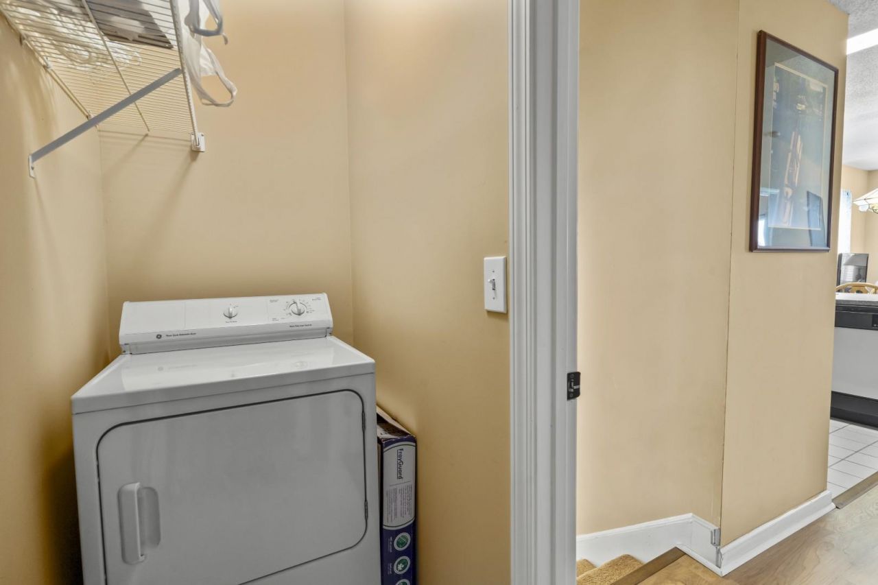 4574 Girvan Dr.  Photo 28