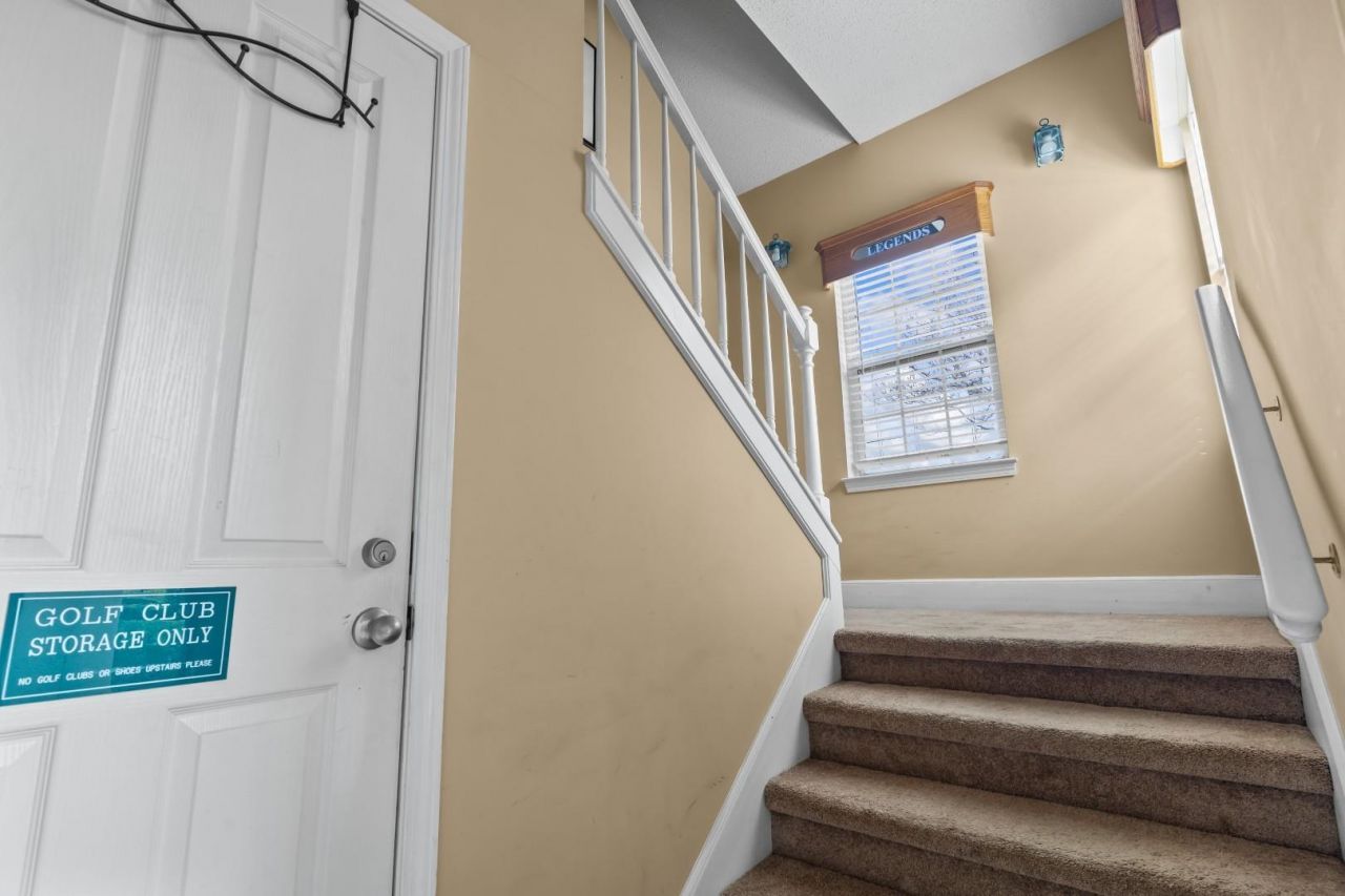 4574 Girvan Dr.  Photo 5