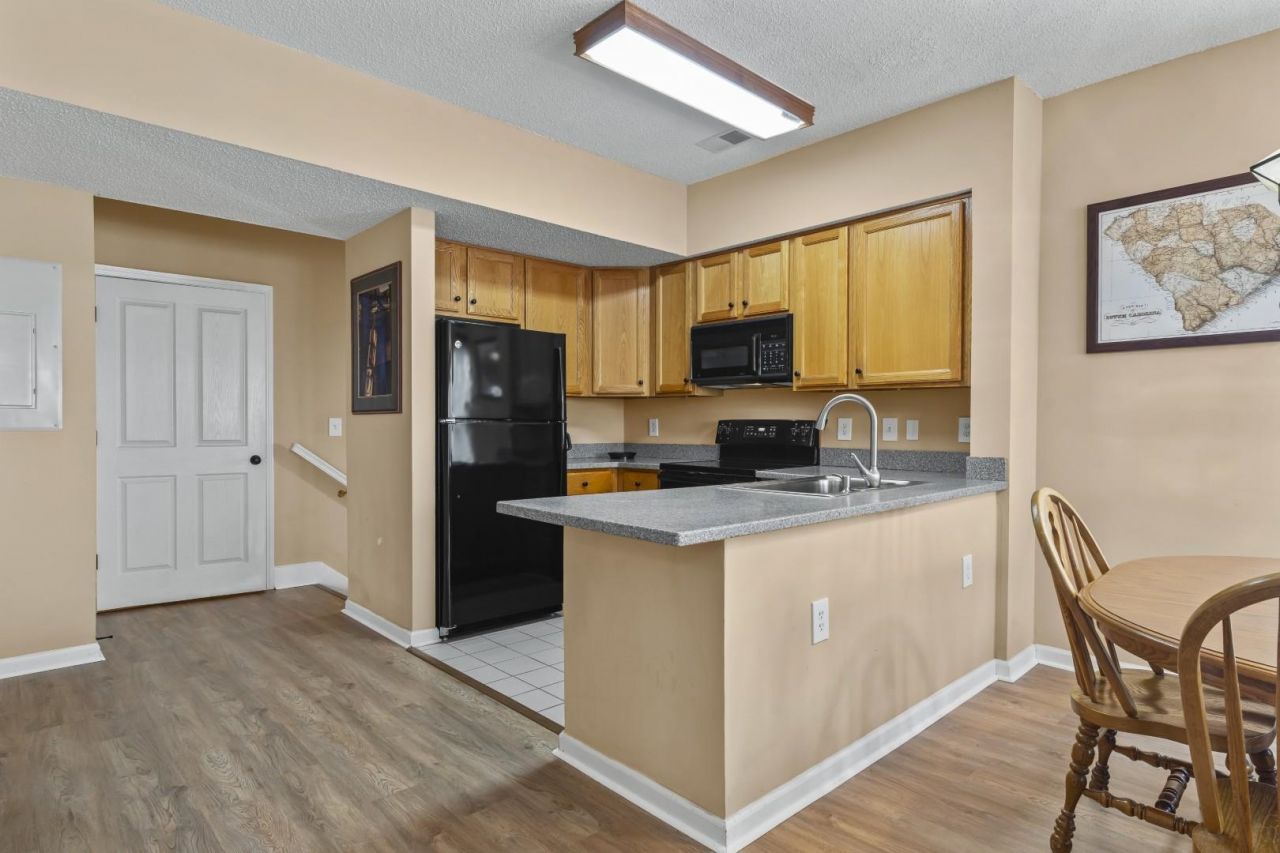 4574 Girvan Dr.  Photo 9