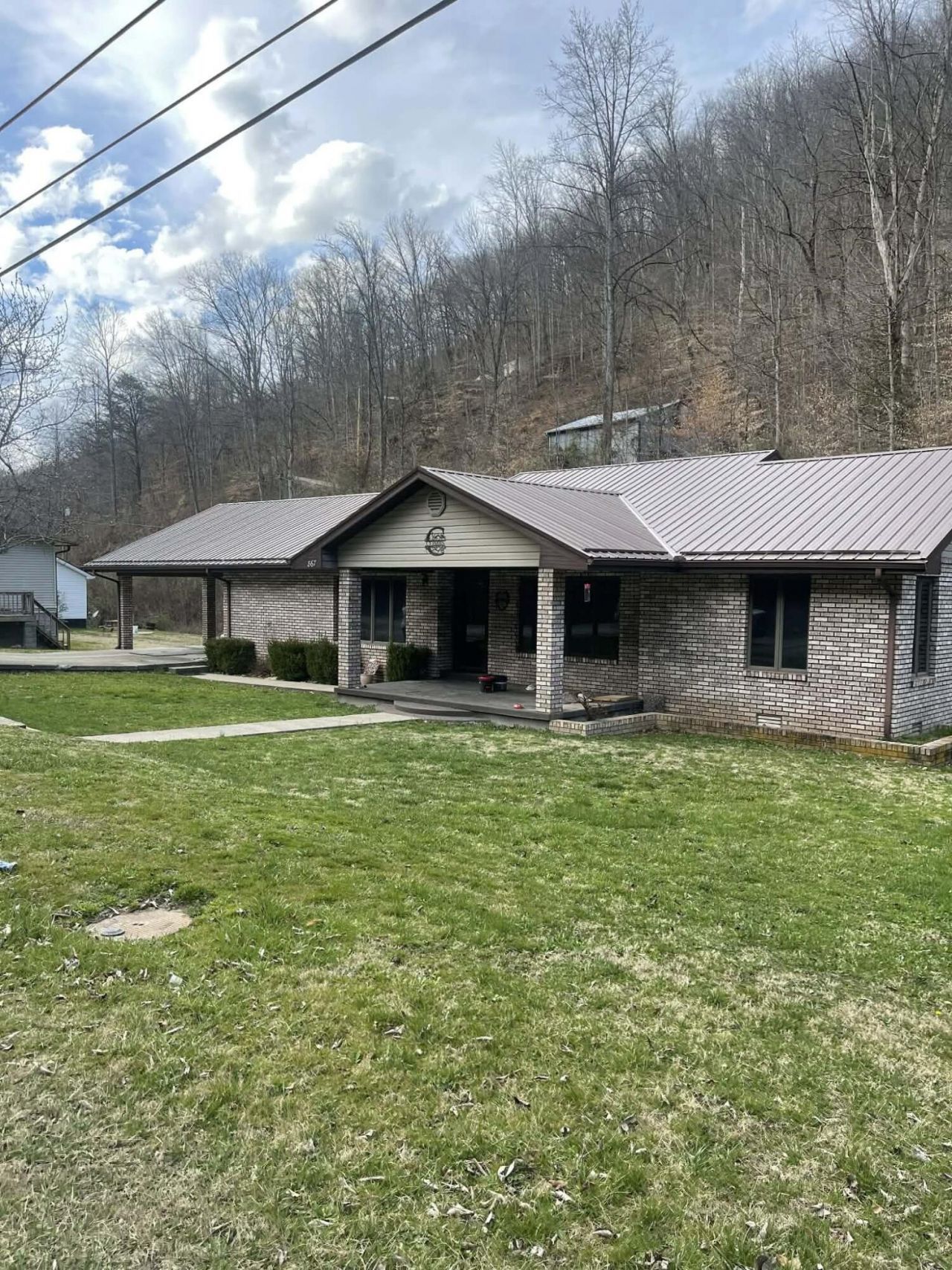 867 Highway 1148, Isom, KY 41824