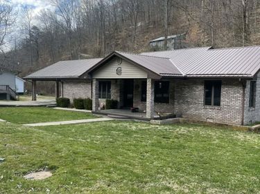 867 Highway 1148, Isom, KY 41824