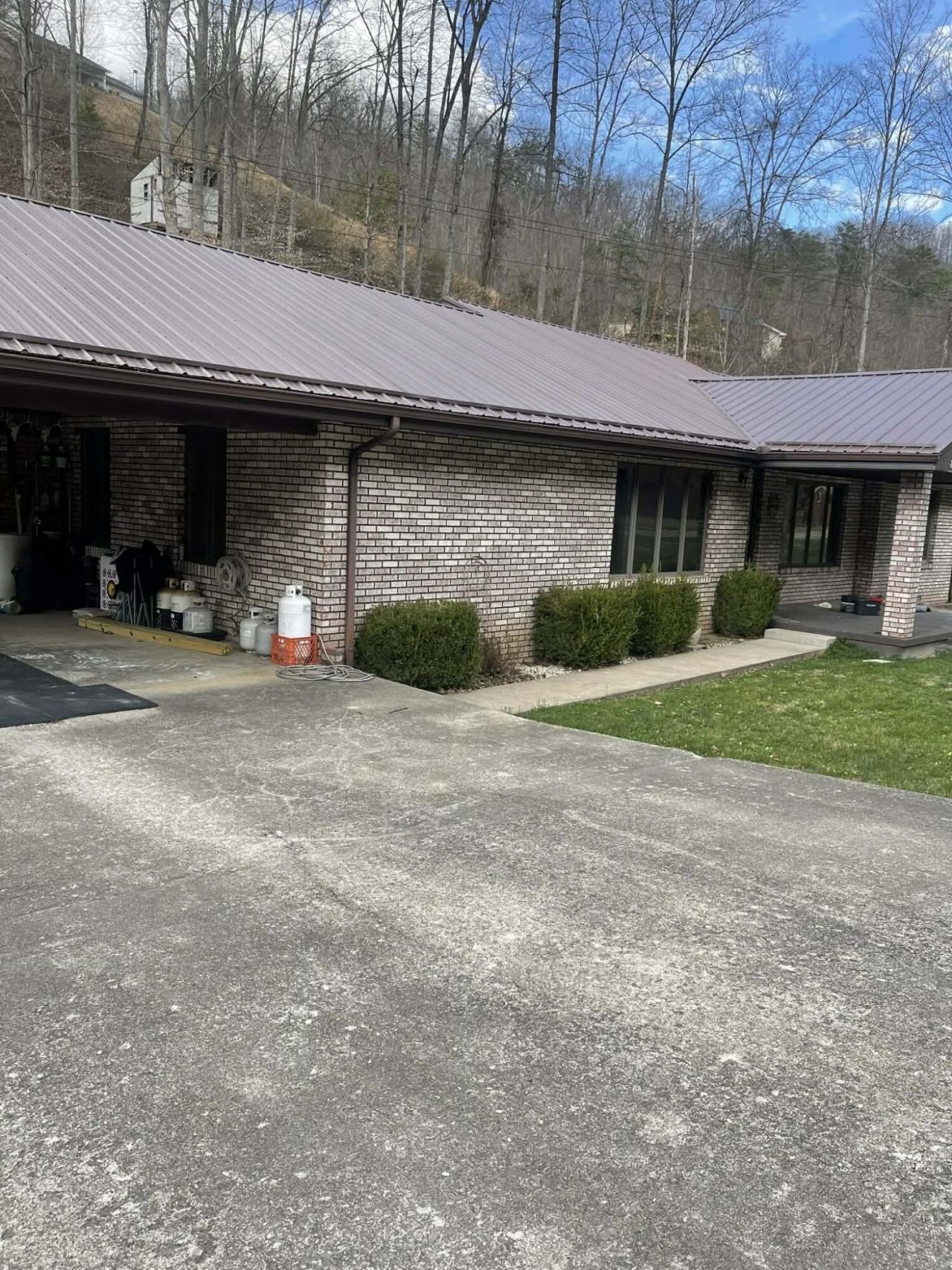 867 Highway 1148, Isom, KY 41824 Main Photo