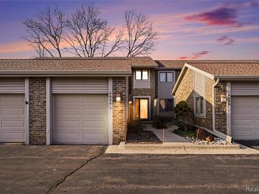 6824 Northcrest Way E, Independence Twp, MI 48346