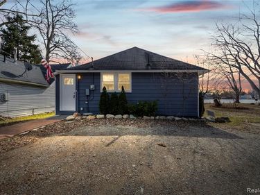 3048 Andre Street, Keego Harbor, MI 48320