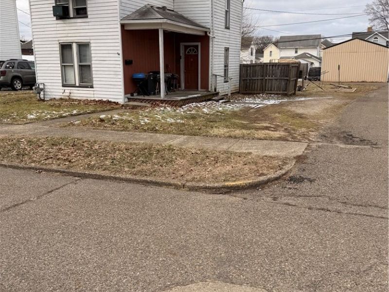 355 S 10th Street, Coshocton, OH 43812 Photo 1