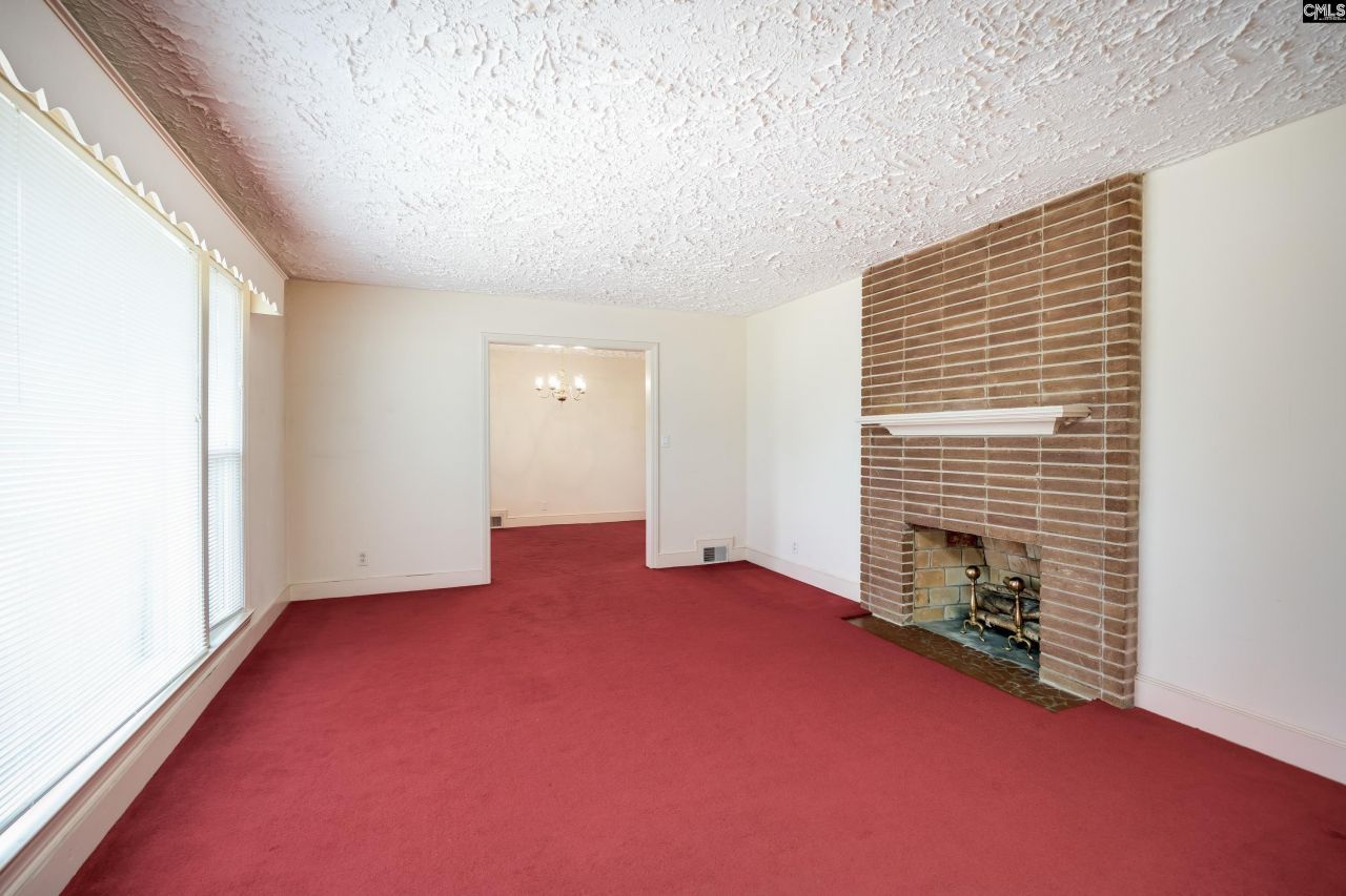 215 Castle Drive Photo 11