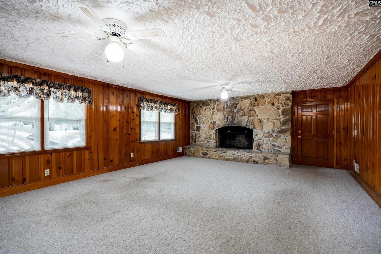 215 Castle Drive Photo 15