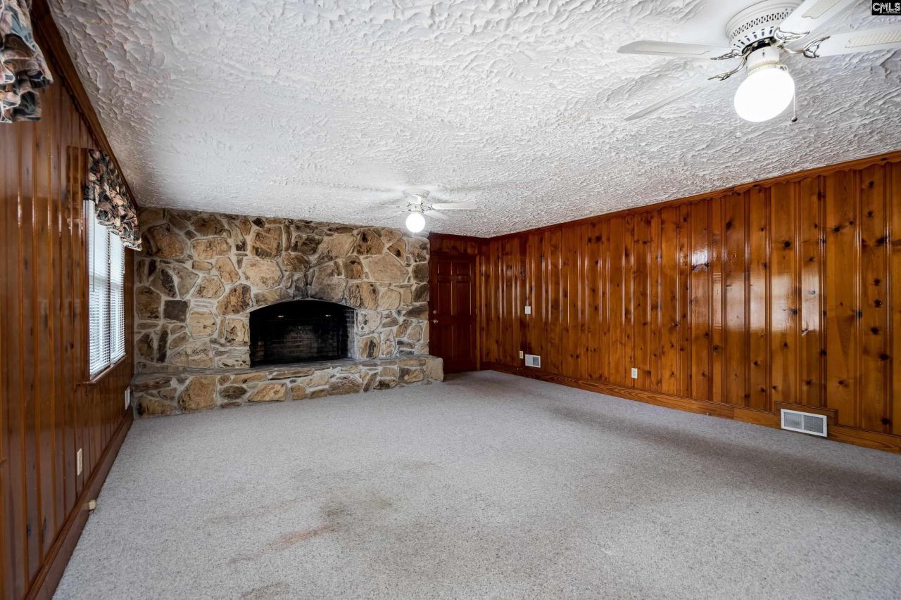 215 Castle Drive Photo 16