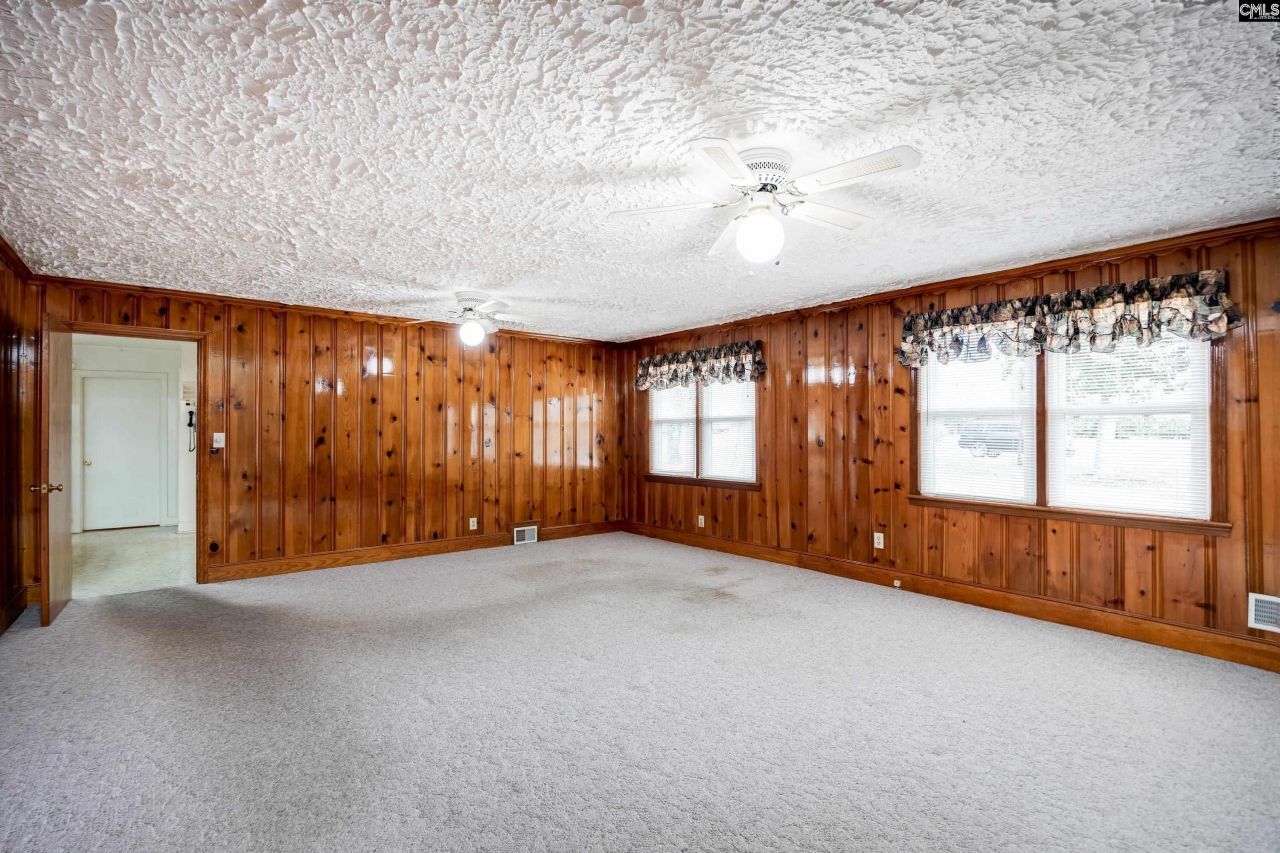 215 Castle Drive Photo 18