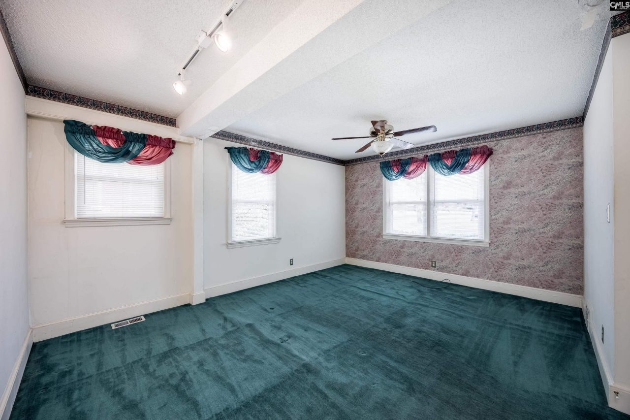 215 Castle Drive Photo 28