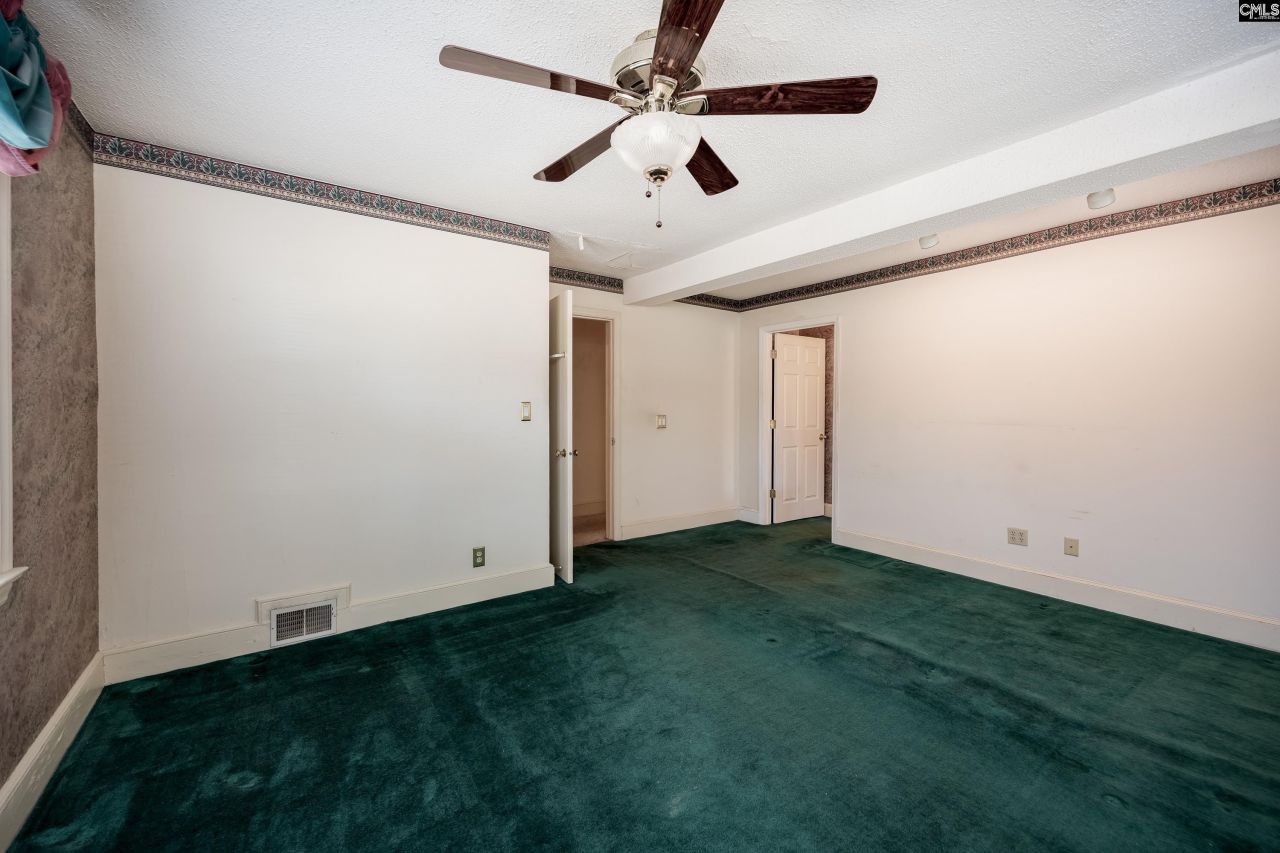 215 Castle Drive Photo 29