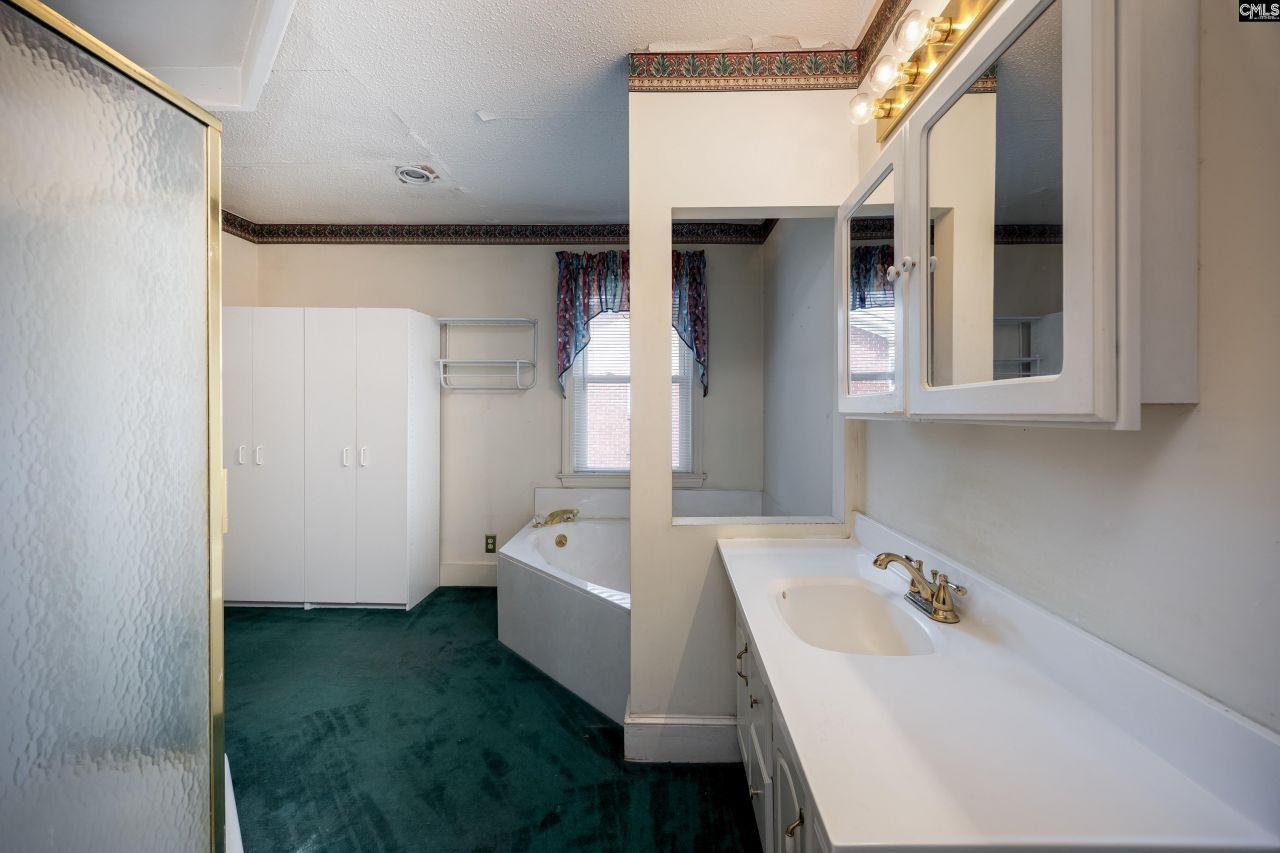 215 Castle Drive Photo 30