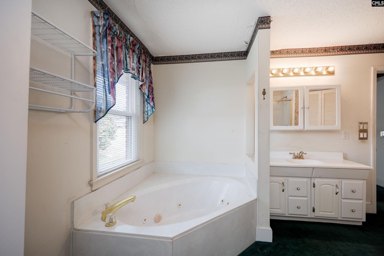 215 Castle Drive Photo 32