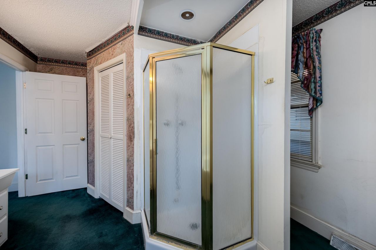 215 Castle Drive Photo 33