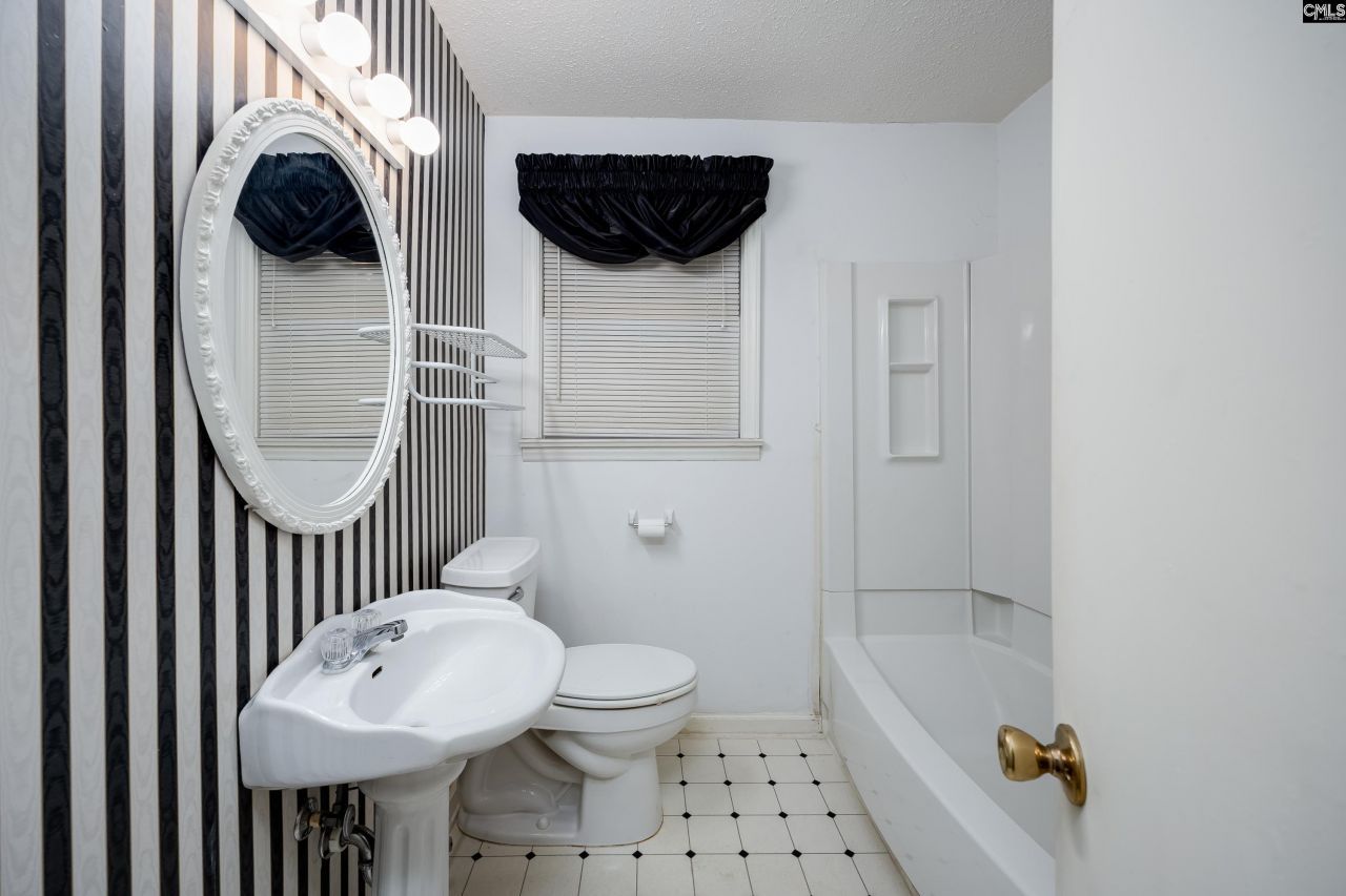 215 Castle Drive Photo 36