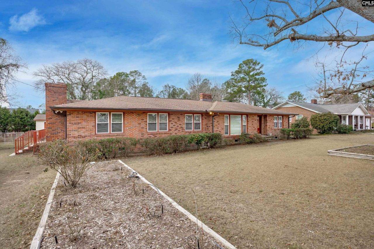 215 Castle Drive Photo 6