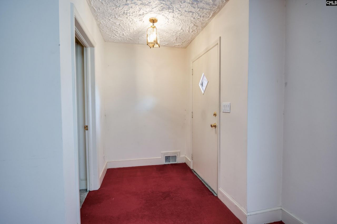 215 Castle Drive Photo 8