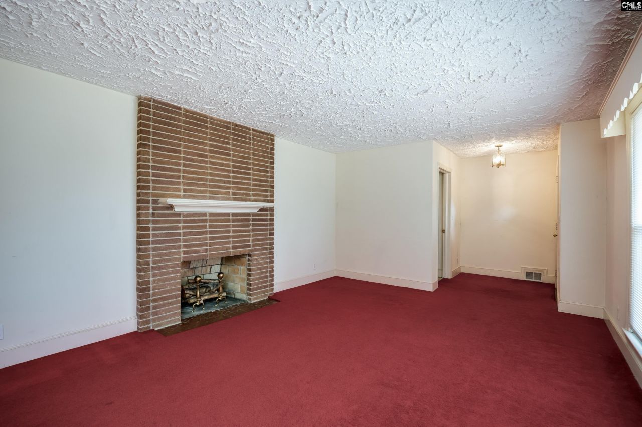 215 Castle Drive Photo 9