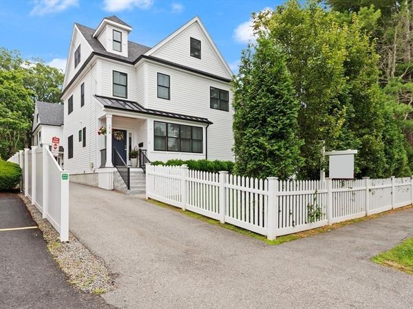 218 Hillside Avenue, Unit 218, Needham, MA 02494