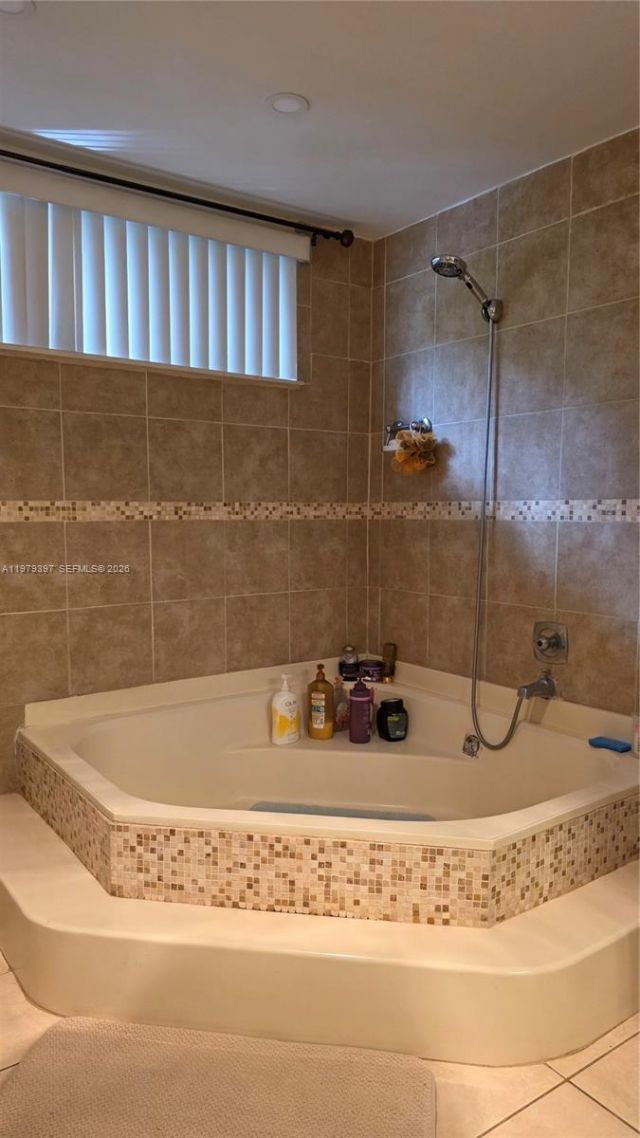 750 NE 199th St, Unit 101H, Miami, FL 33179 Photo