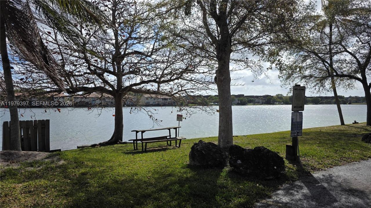 750 NE 199th St, Unit 101H, Miami, FL 33179 Photo