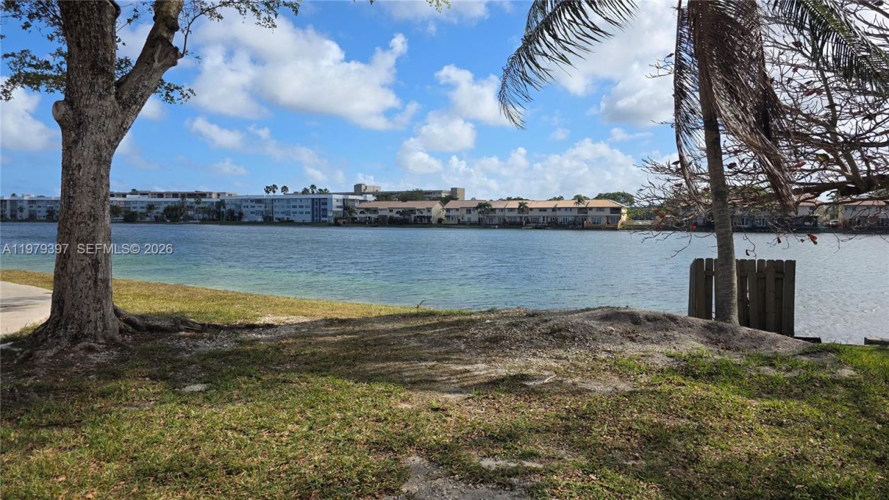 750 NE 199th St, Unit 101H, Miami, FL 33179 Photo