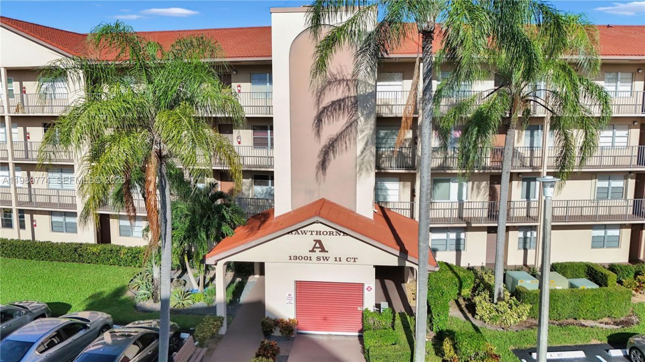 13001 SW 11th Ct, Unit 401A, Pembroke Pines, FL 33027 Photo