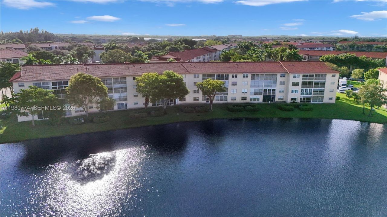 13001 SW 11th Ct, Unit 401A, Pembroke Pines, FL 33027 Photo