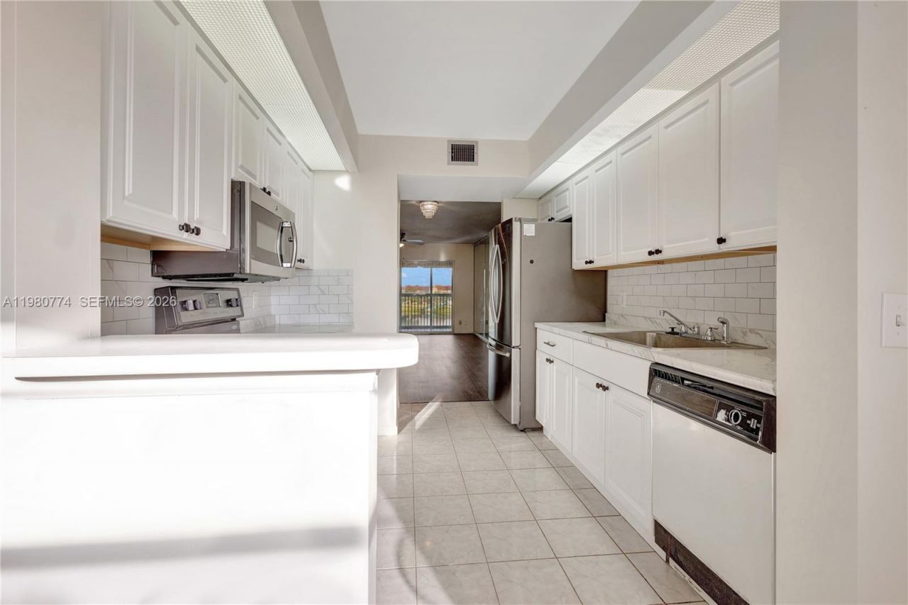 13001 SW 11th Ct, Unit 401A, Pembroke Pines, FL 33027 Photo