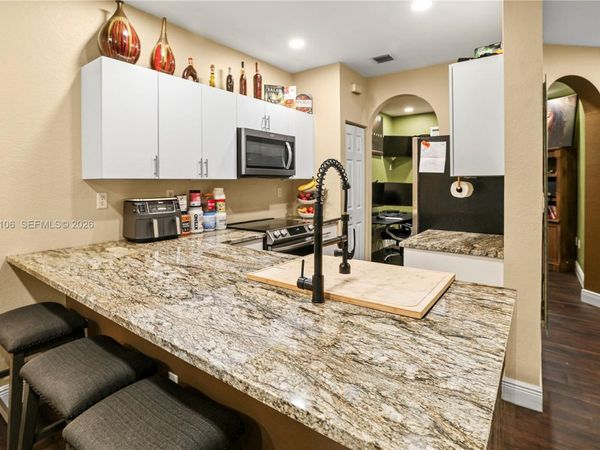 6037 SW 19th St , North Lauderdale, FL 33068