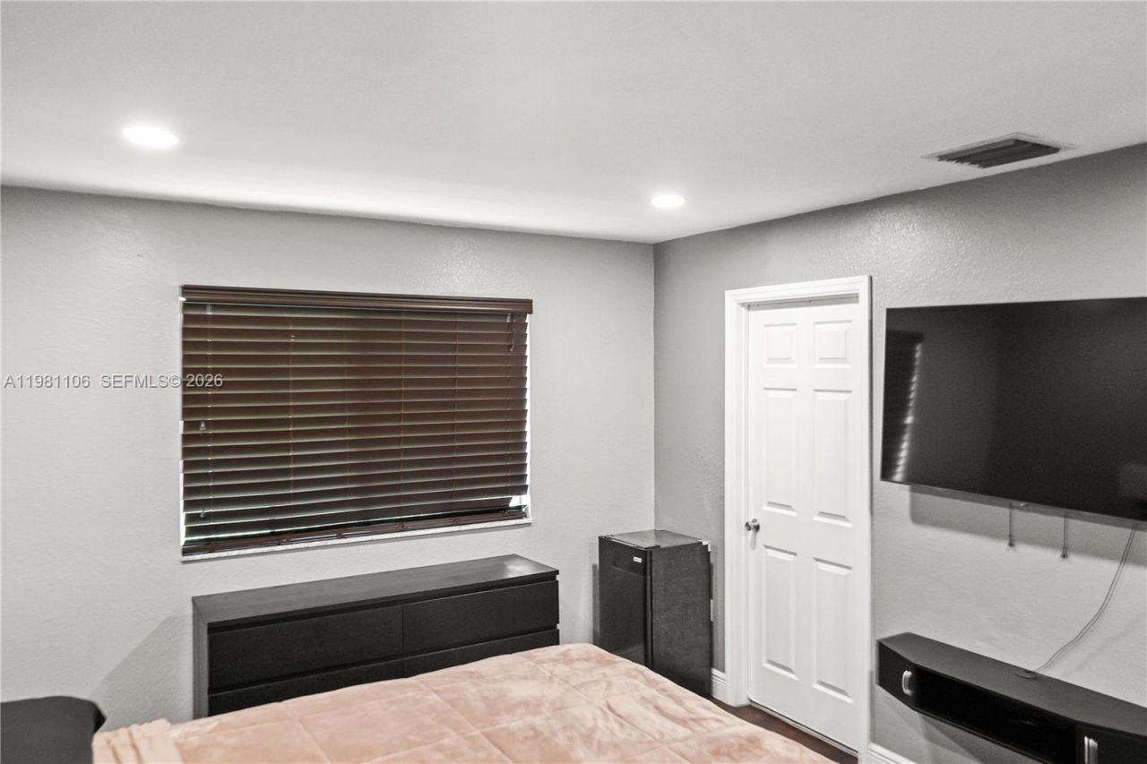 6037 SW 19th St , North Lauderdale, FL 33068 Photo