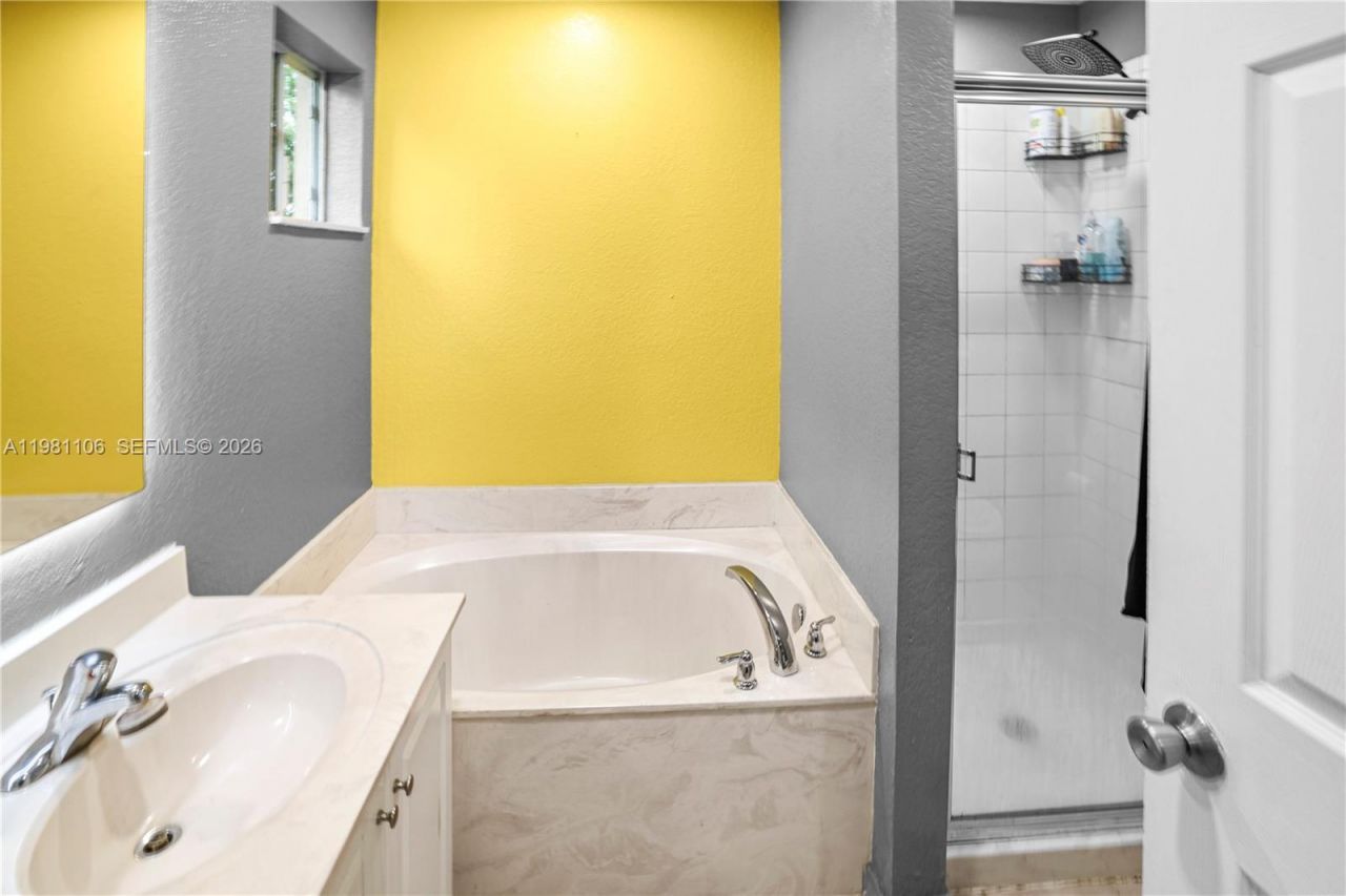 6037 SW 19th St , North Lauderdale, FL 33068 Photo