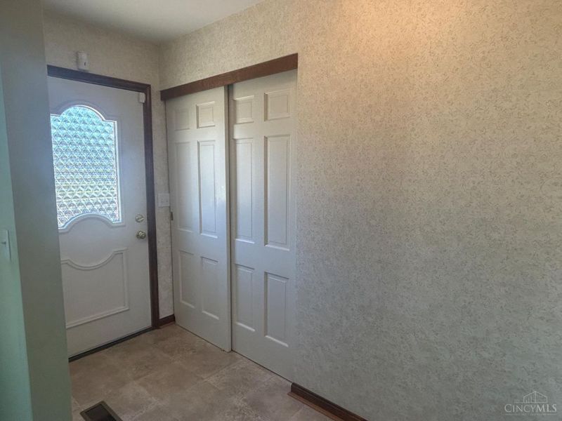 1944 Creswell Drive, Springfield Twp., OH 45240 Photo 2