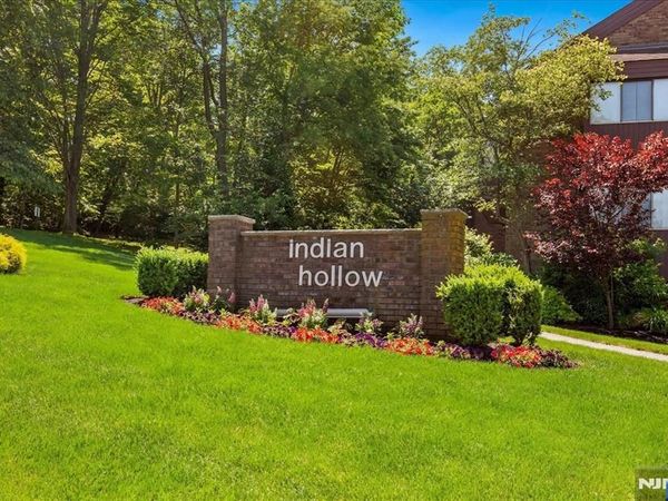 218 Indian Hollow Court, MAHWAH, NJ 07430