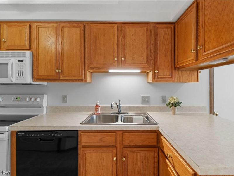 4124 Tannybrooke Lane NW, Unit 16-D, Canton, OH 44718 Photo 10