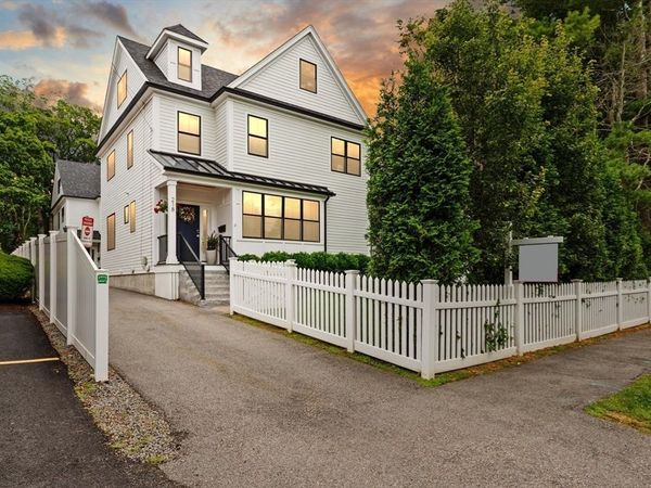 218 Hillside Avenue, Unit 218, Needham, MA 02494