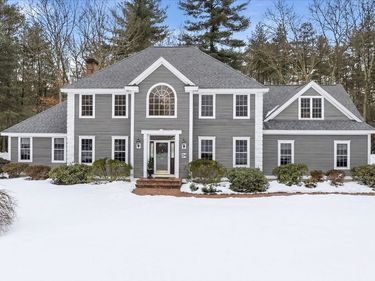 24 Talbott Farm Dr, Mendon, MA 01756