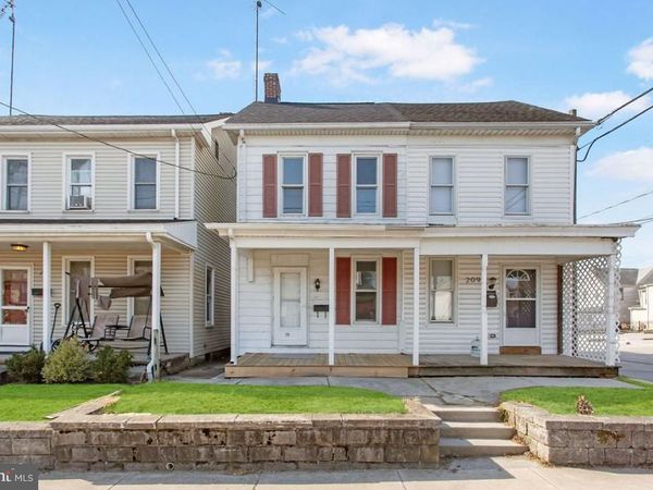 211 FULTON STREET, HANOVER, PA 17331